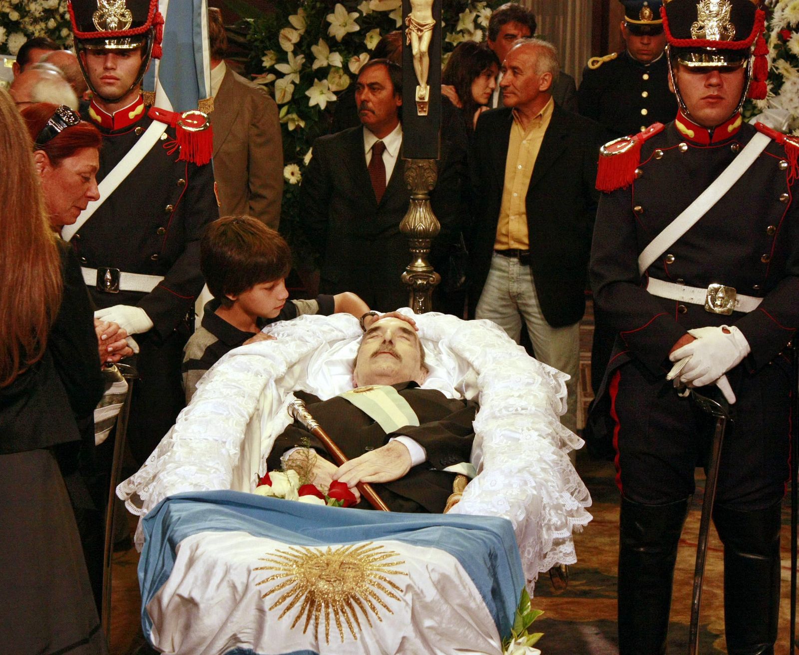 Los restos del ex presidente argentino, Raúl Alfonsín, en el velatorio celebrado en el congreso argentino.