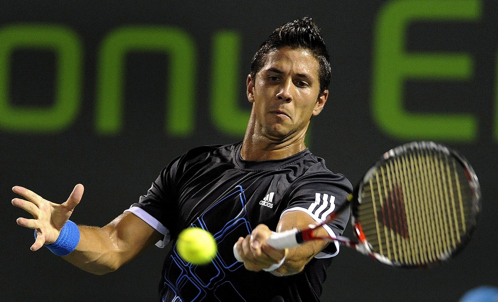 Fernando Verdasco devuelve la pelota al británico Andy Murray en el Master 1000 de Miami