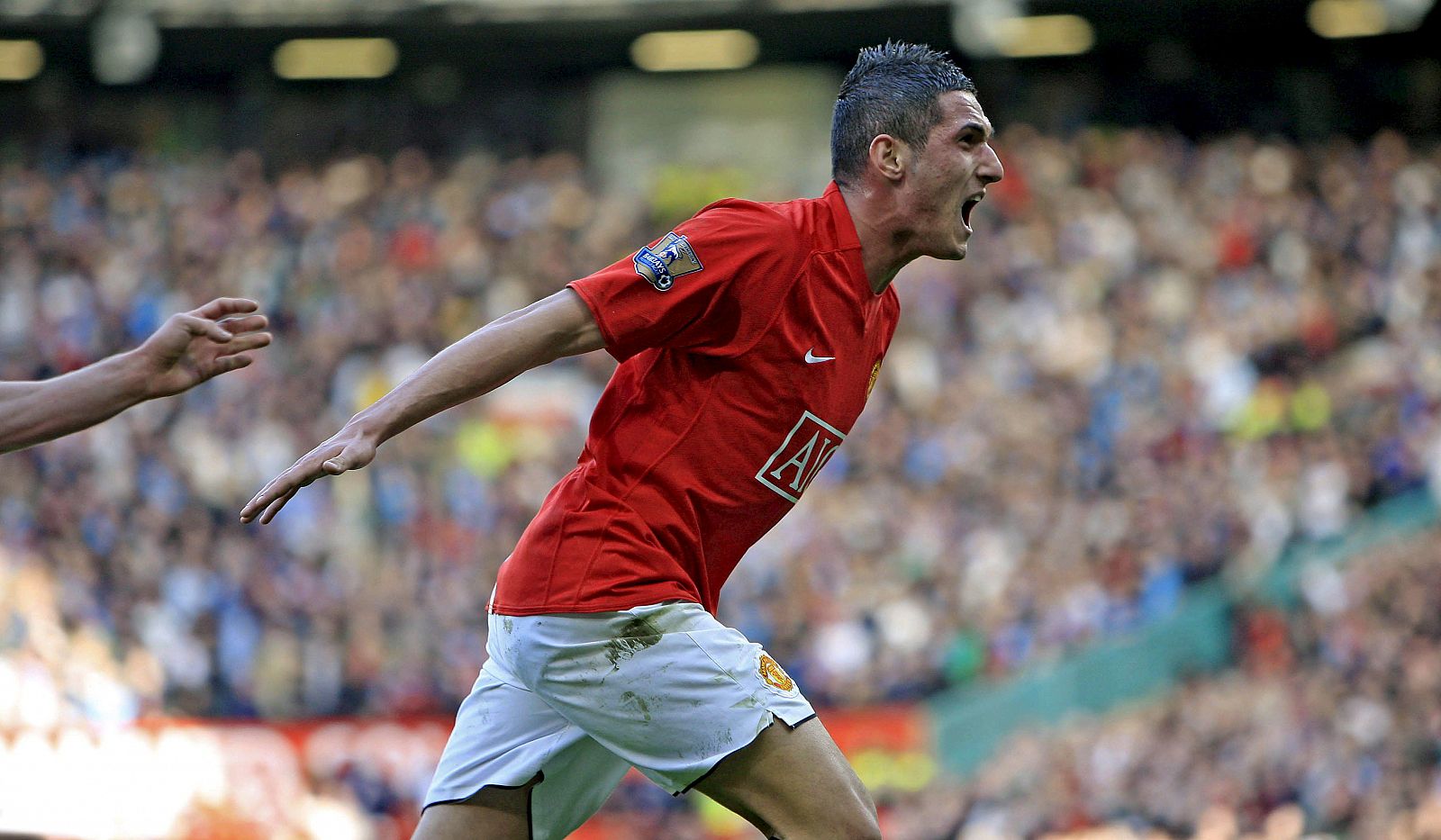 El jugador italiano del Manchester United, Federico Macheda, celebra el gol conseguido contra el Aston Villa