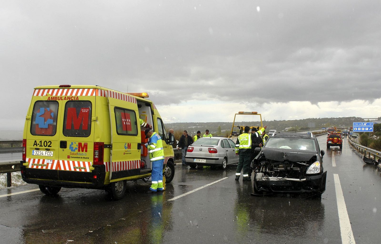 UN ACCIDENTE EN LA A-1 CON 20 COCHES IMPLICADOS CAUSA 12 HERIDOS NO GRAVES