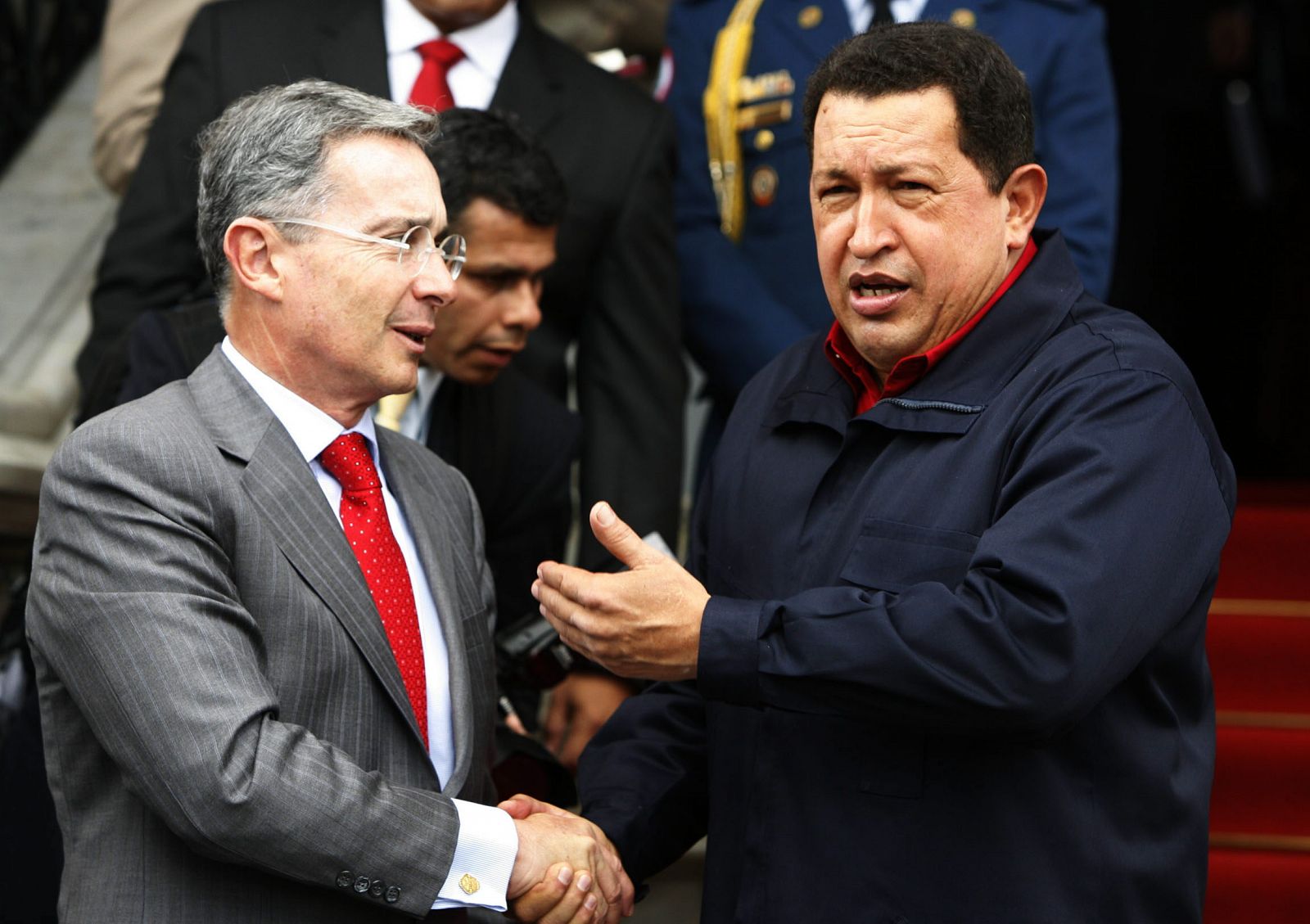 Chávez recibe a Uribe en el Palacio de Miraflores.