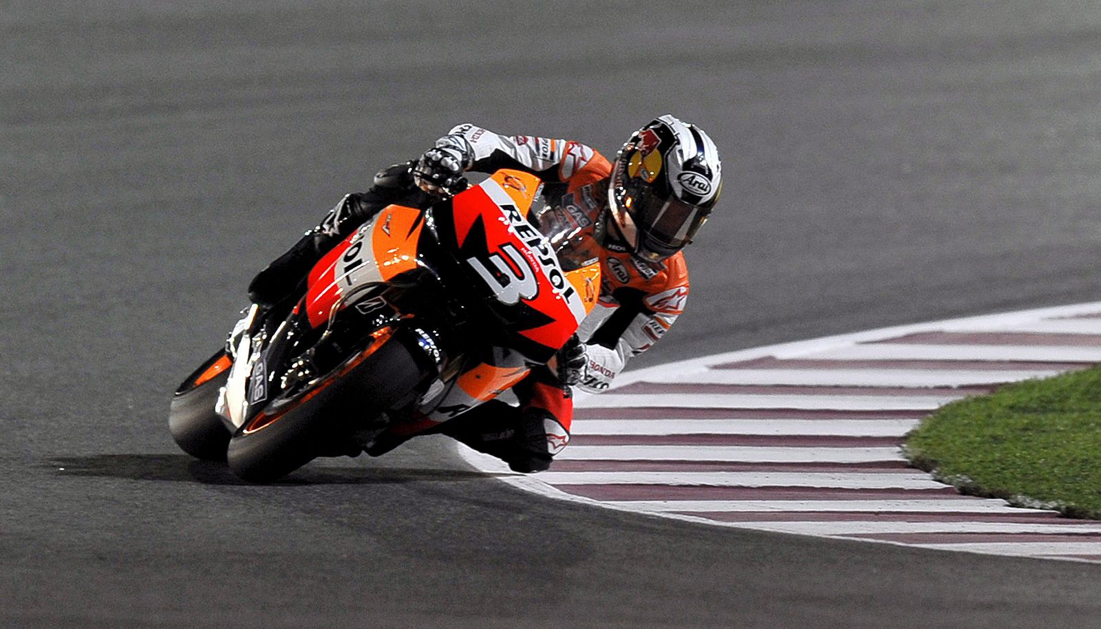 Pedrosa llegó a Qatar muy tocado sobre todo de su rodilla.