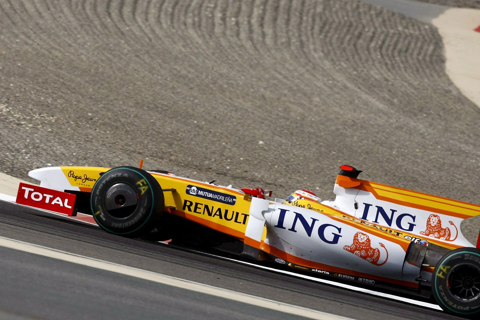 Alonso ha "volado" sobre la pista de Bahrein.