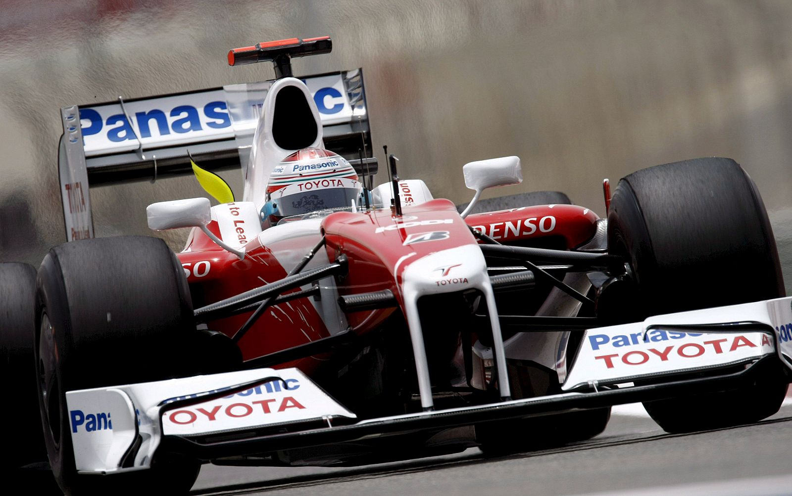 El piloto italiano de Fórmula Uno Jarno Trulli (Toyota), ha logrado la cuarta 'pole' de su carrera.