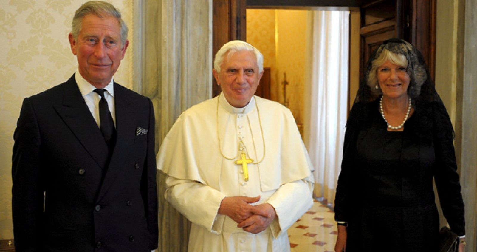 El Príncipe Carlos de Inglaterra se reúne con el Papa