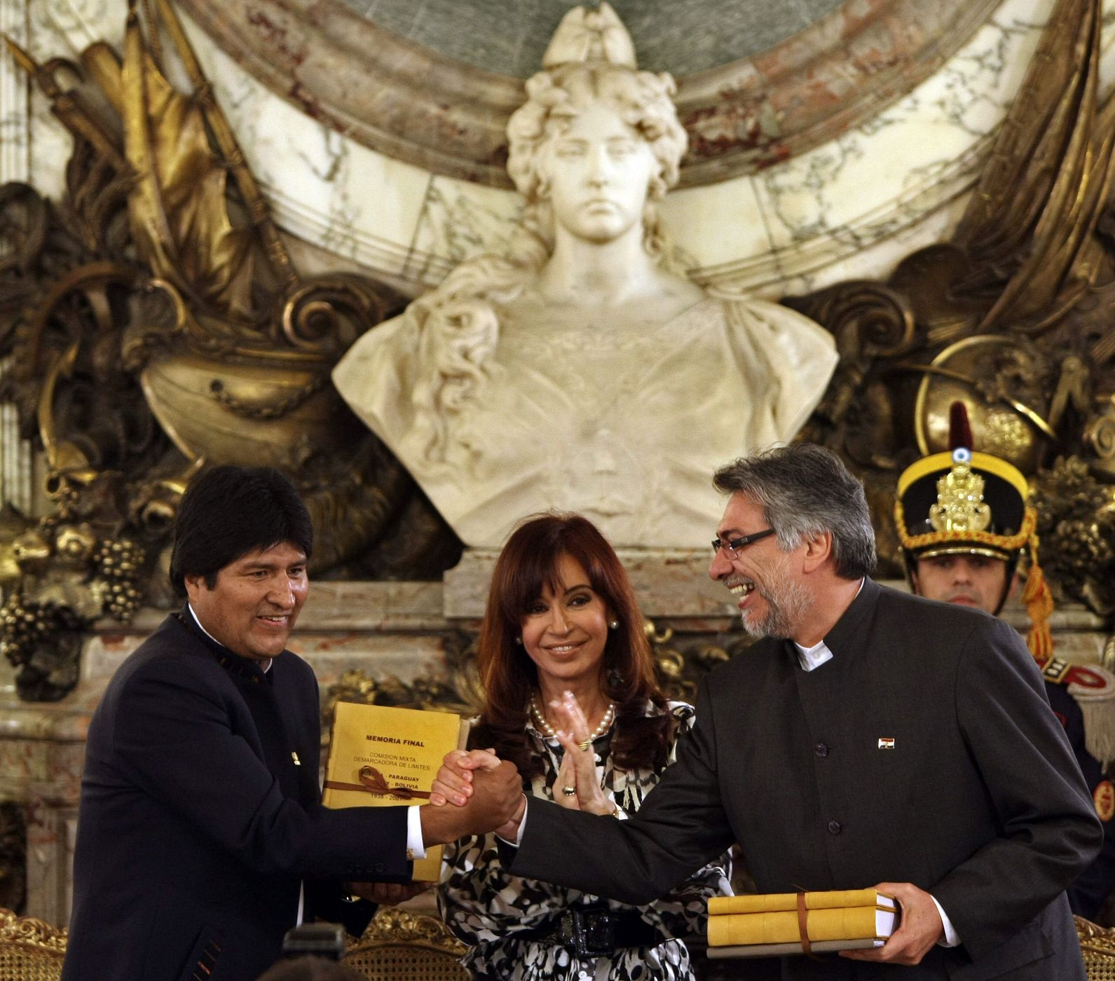 Los presidentes de Bolivia, Evo Morales (i); Argentina, Cristina Fernández de Kirchner (c), y de Paraguay, Fernando Lugo (d).