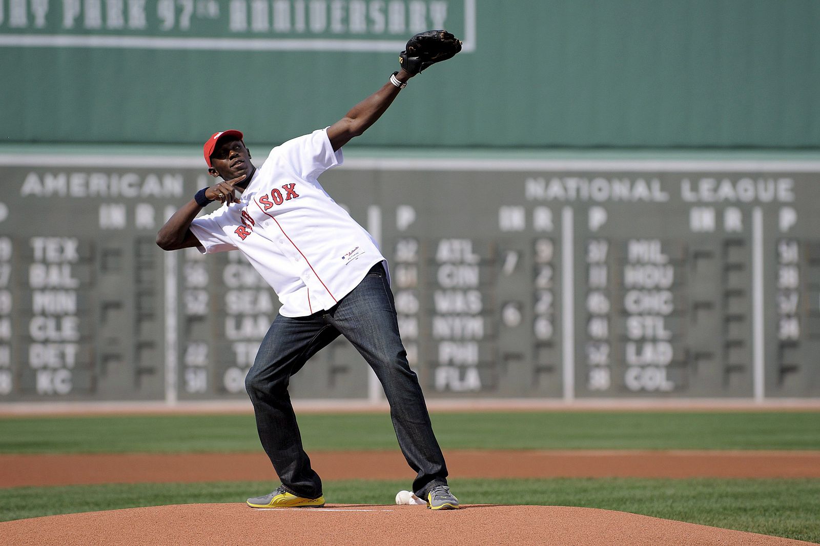 Bolt, durante un acto promocional en un partido de béisbol norteamericano.