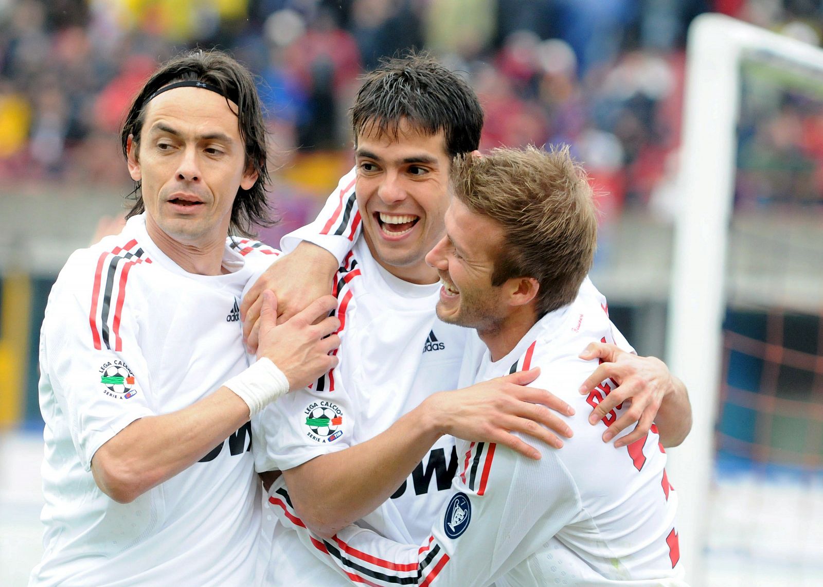 Inzaghi, Kaká y Beckham celebran un gol ante el Catania.