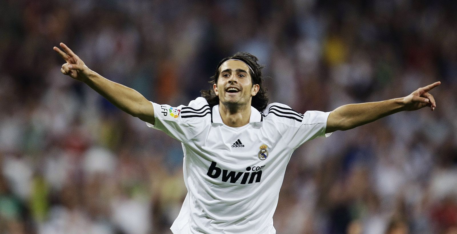 Real Madrid's de la Red celebrates his goal during their Spanish Super Cup final against Valencia in Madrid