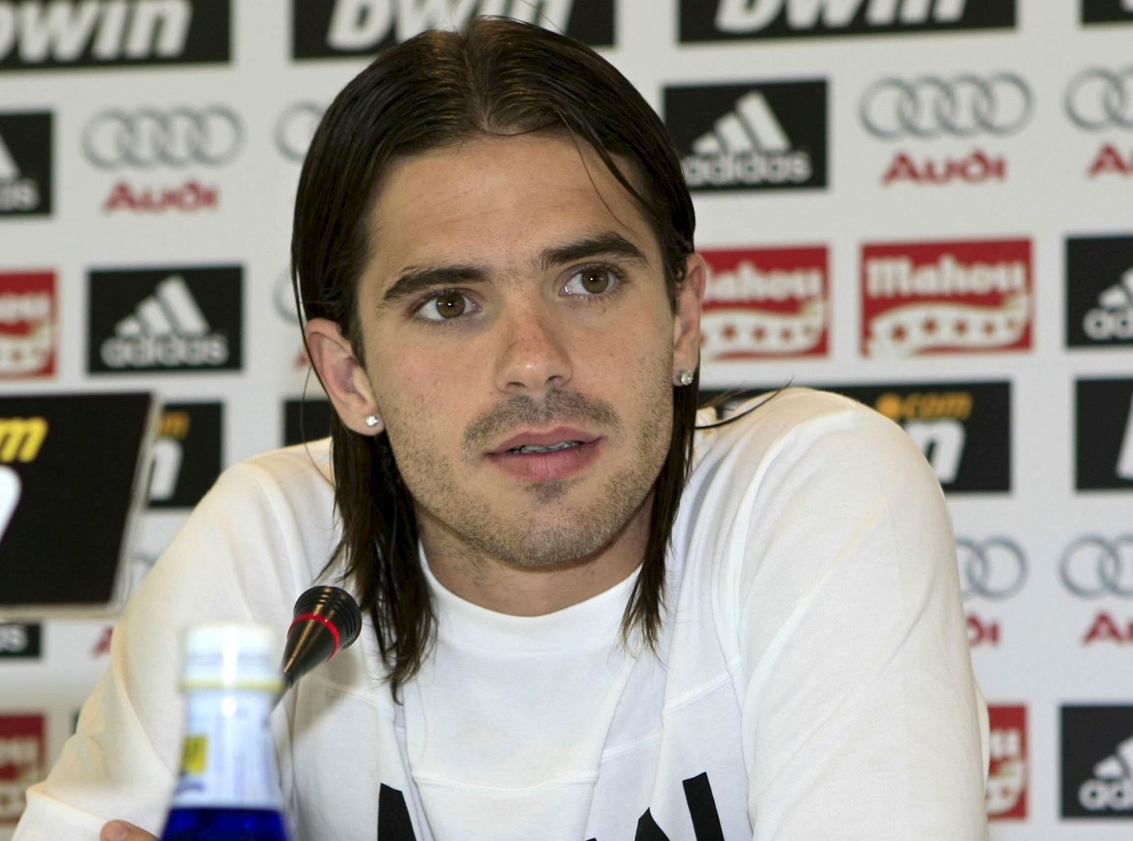 El centrocampista argentino del Real Madrid Fernando Gago, en rueda de prensa.