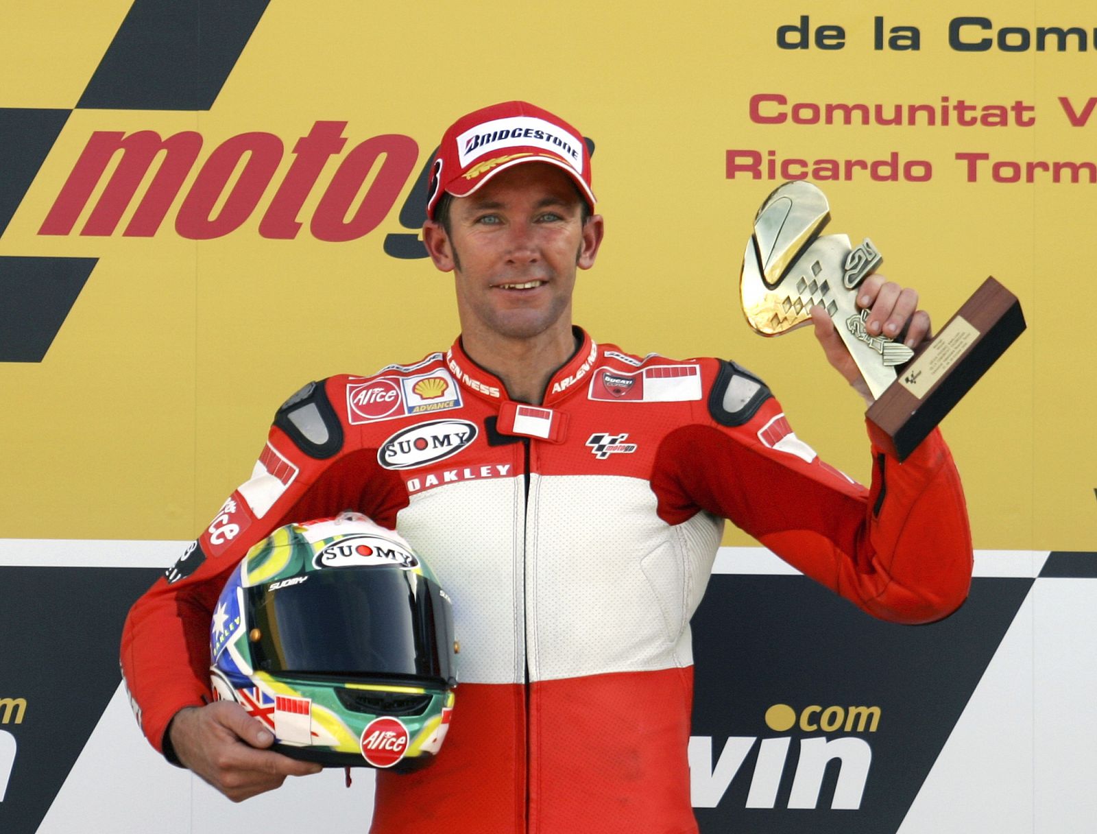 Troy Bayliss, después de ganar en el circuito Ricardo Tormo en 2006.