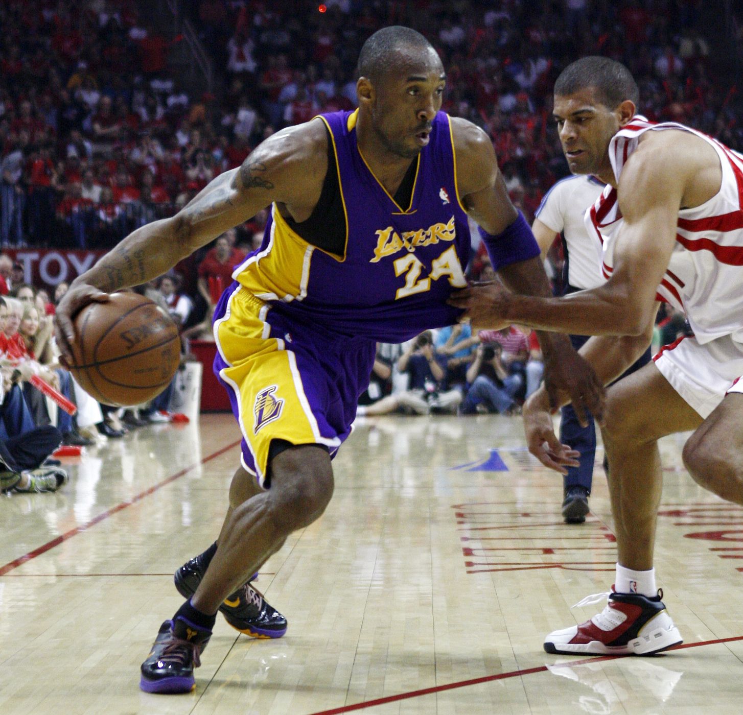 El jugador de los Angeles Lakers Kobe Bryant ha sido fundamental para la victoria de su equipo.