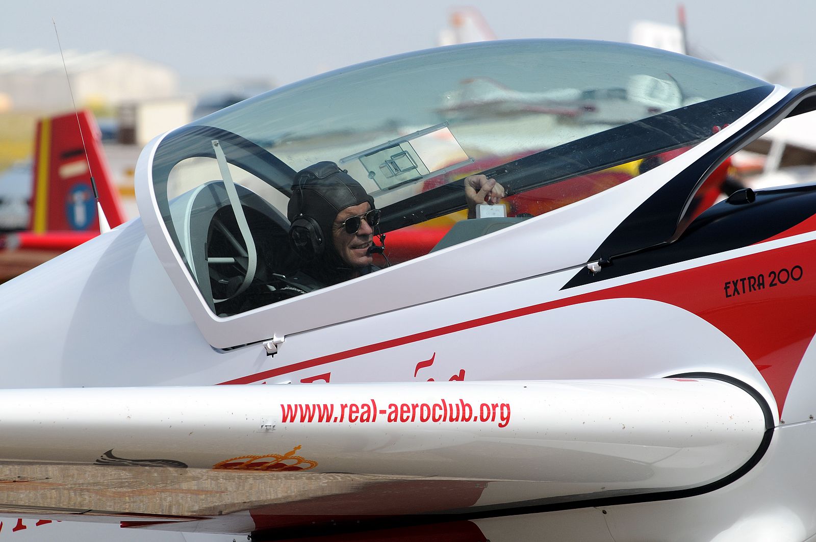 El mal tiempo amenaza con suspender algunas pruebas en la última jornada del Campeonato de España de Vuelo Acrobático, que se celebra en Ocaña, en Toledo.