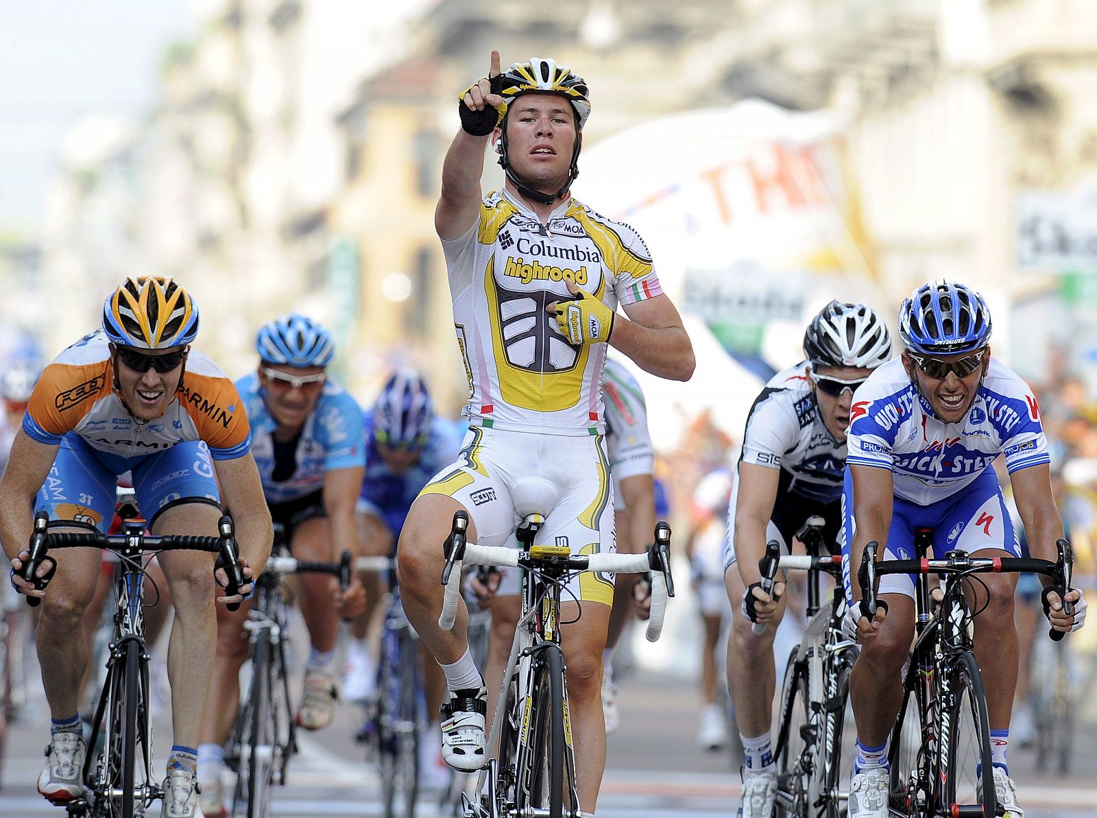 El ciclista británico Mark Cavendish se impone al sprint en la novena etapa.