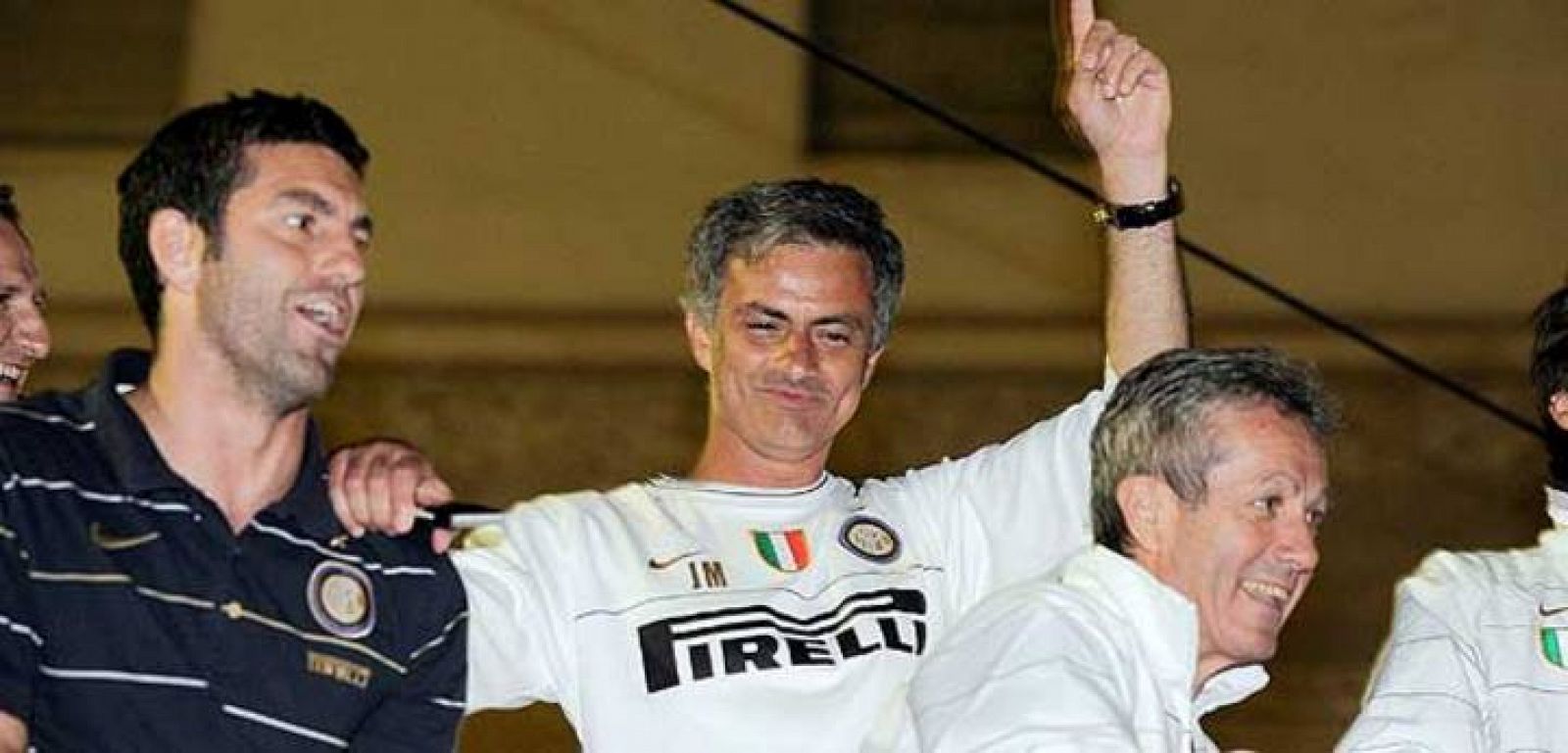 Mourinho celebra el título liguero conseguido con el Inter de Milán.