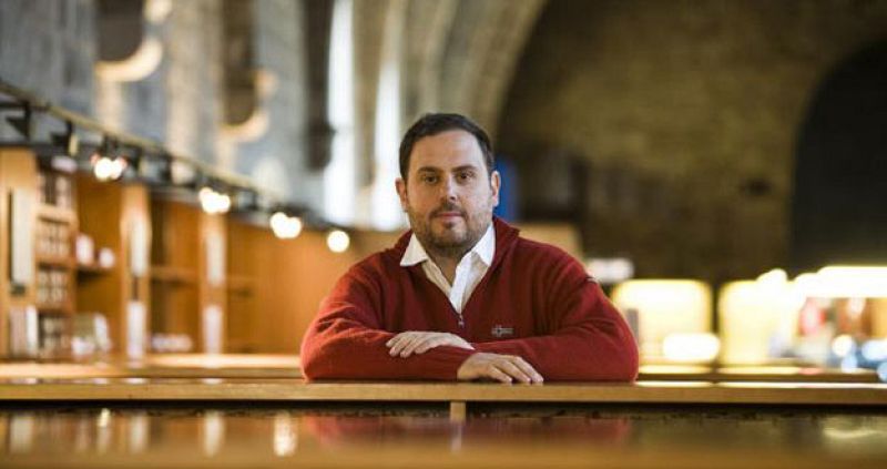 El candidato de Europa de los Pueblos, en una biblioteca.