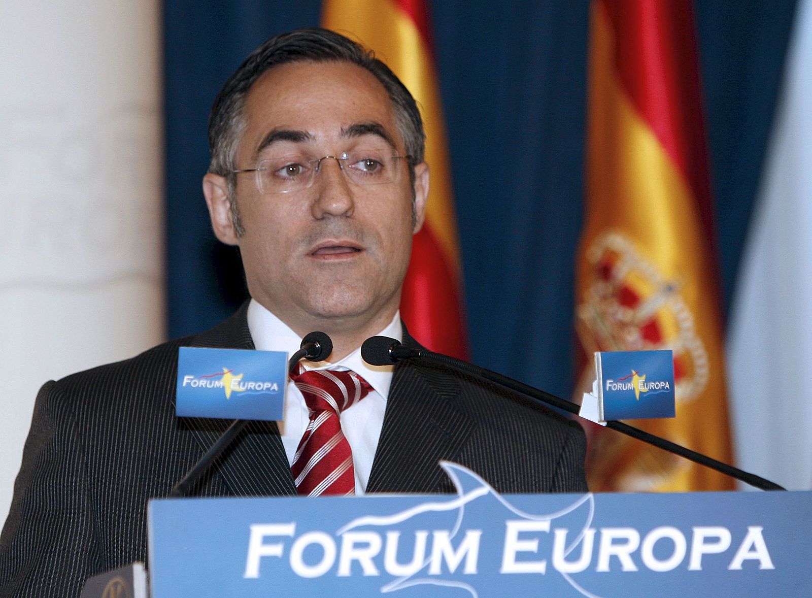 El cabeza de lista de CiU en las elecciones europeas, Ramon Tremosa, en un desayuno informativo.
