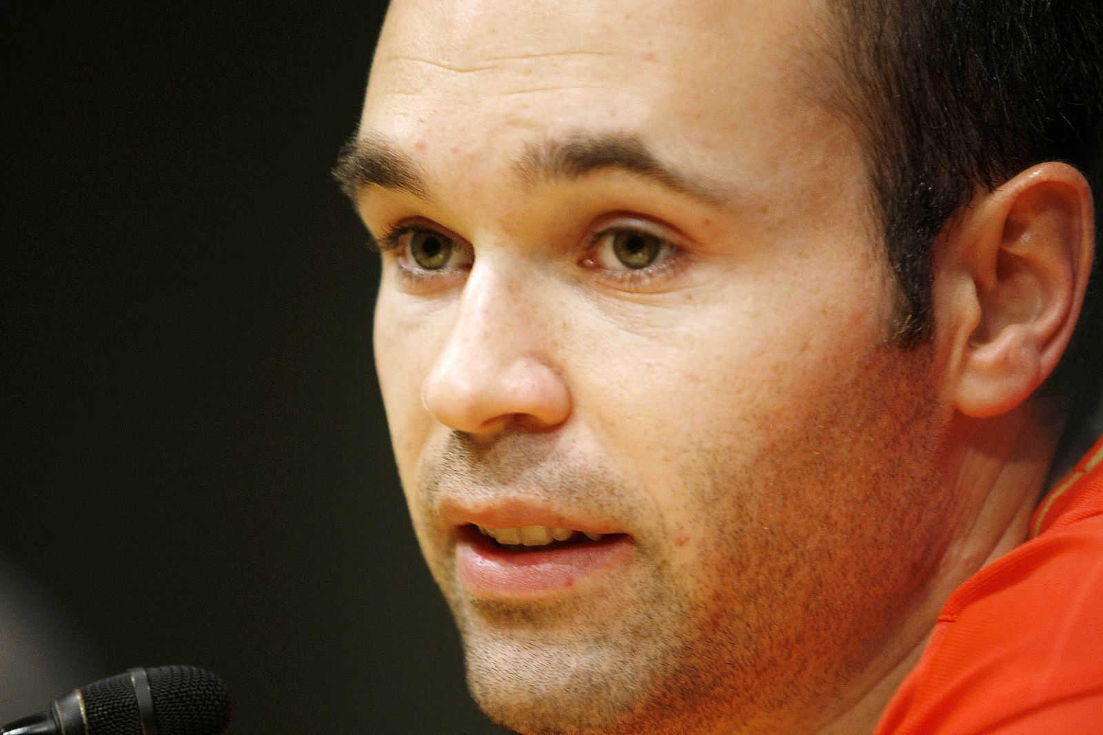 El jugador del FC Barcelona Andres Iniesta, durante una rueda de prensa.