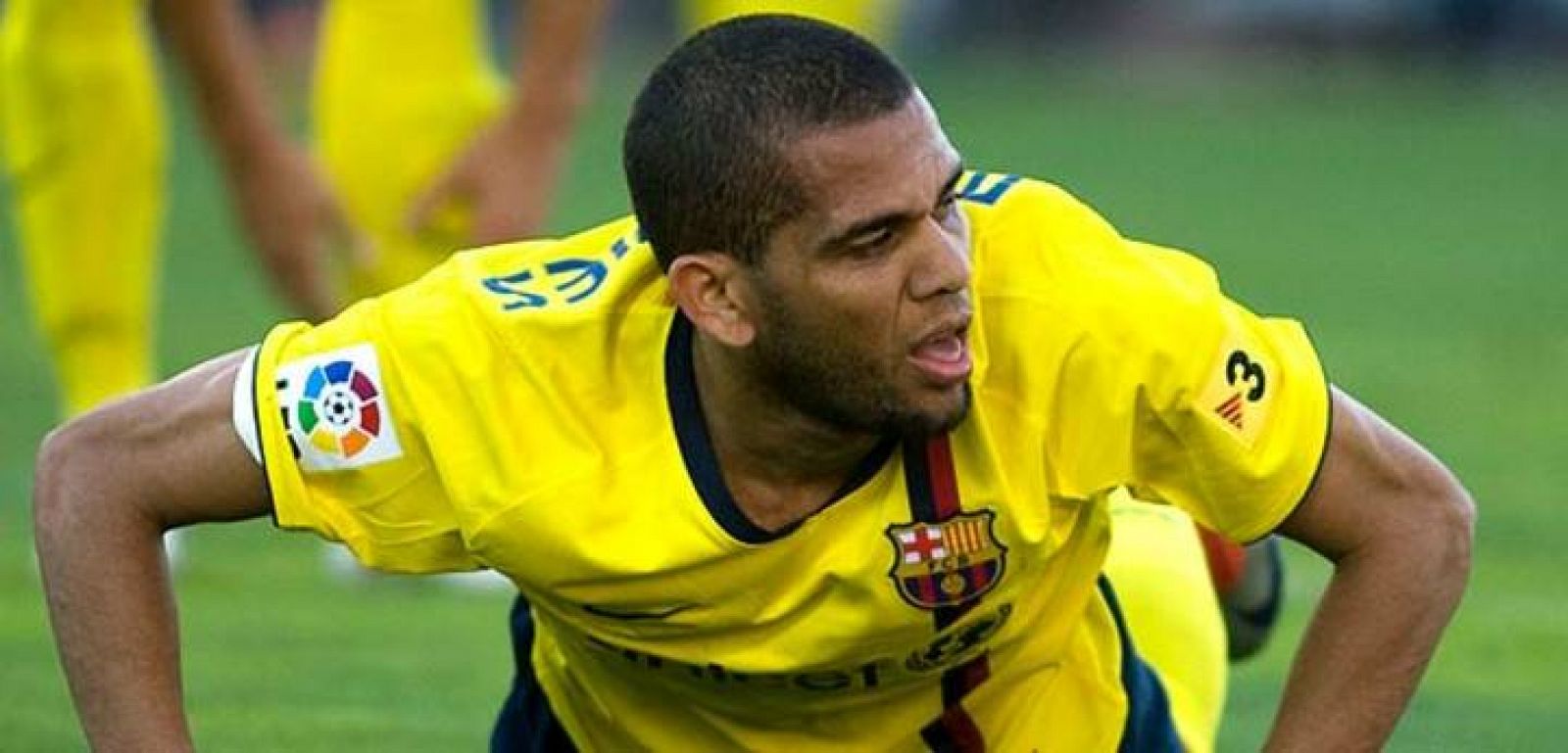 El brasileño, Dani Alves, sufre un esguince en su tobillo derecho.