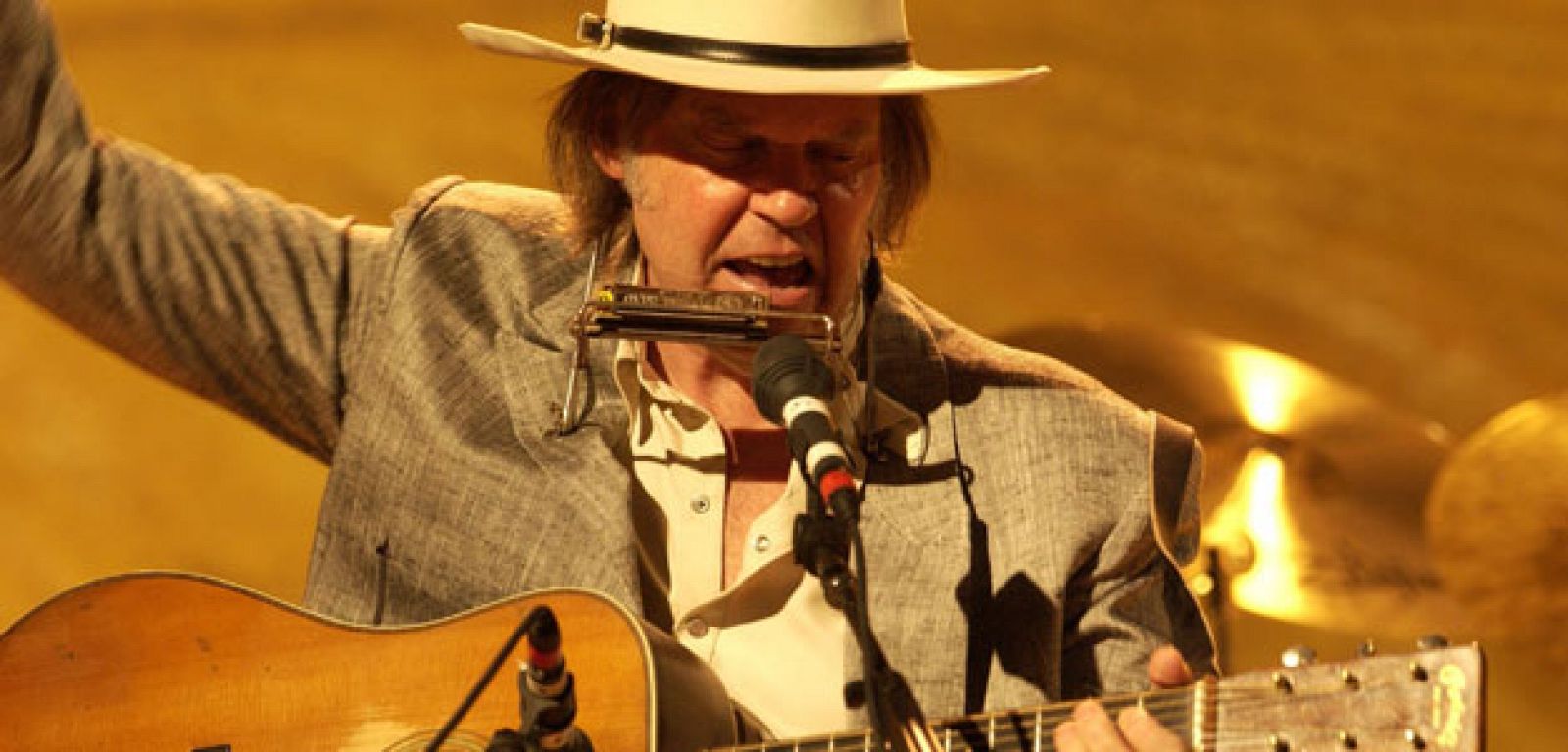 Neil Young actúa el sábado 30 de mayo en el escenario Estrella Damm.