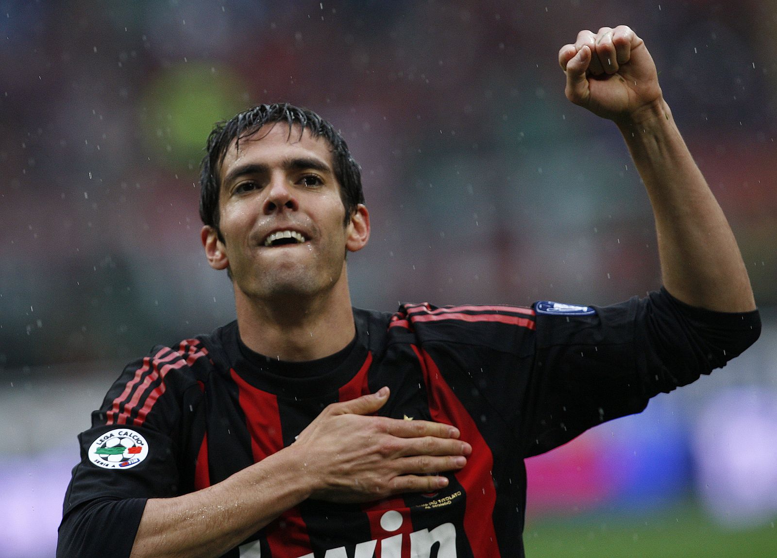 El jugador del Real Madrid, celebra un gol con su ex-equipo, el AC Milan, celebra un gol ante el Palermo (26/04/09).