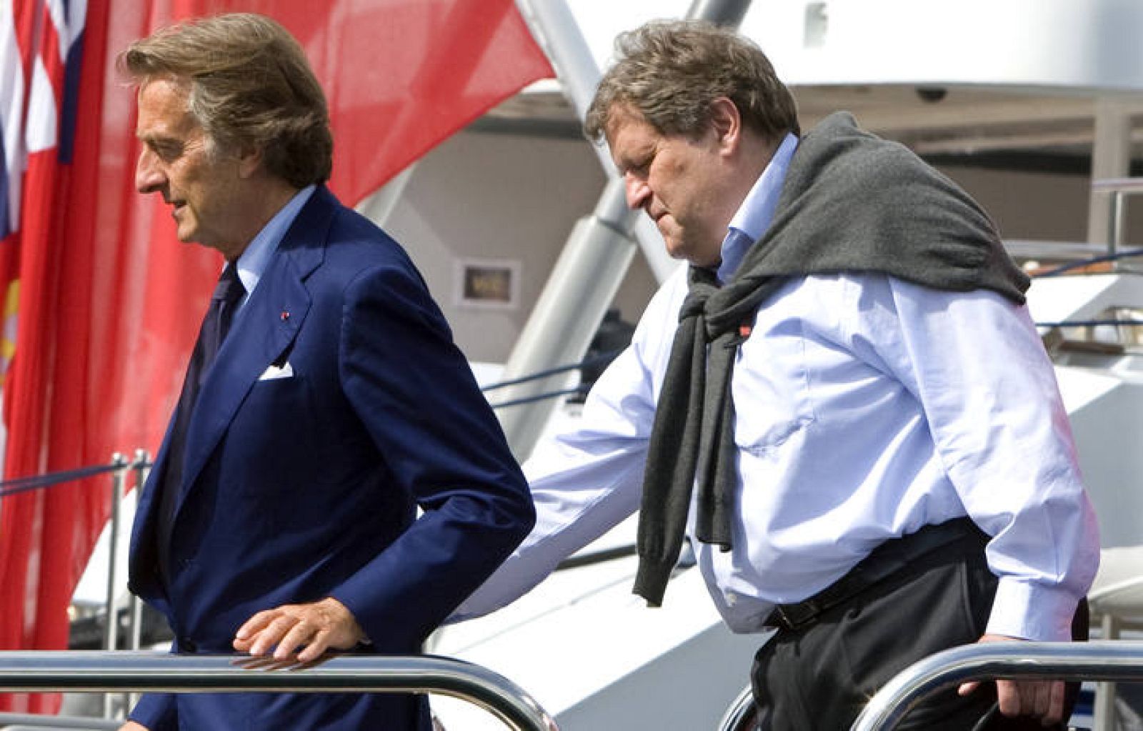 El presidente de Ferrari. Luca di Montezemolo , y Norbert Haug, vicepresidente de McLaren-Mercedes, representan a dos de las ocho escuderías que integran la FOTA y que son contrarias a los planes de la FOTA.     