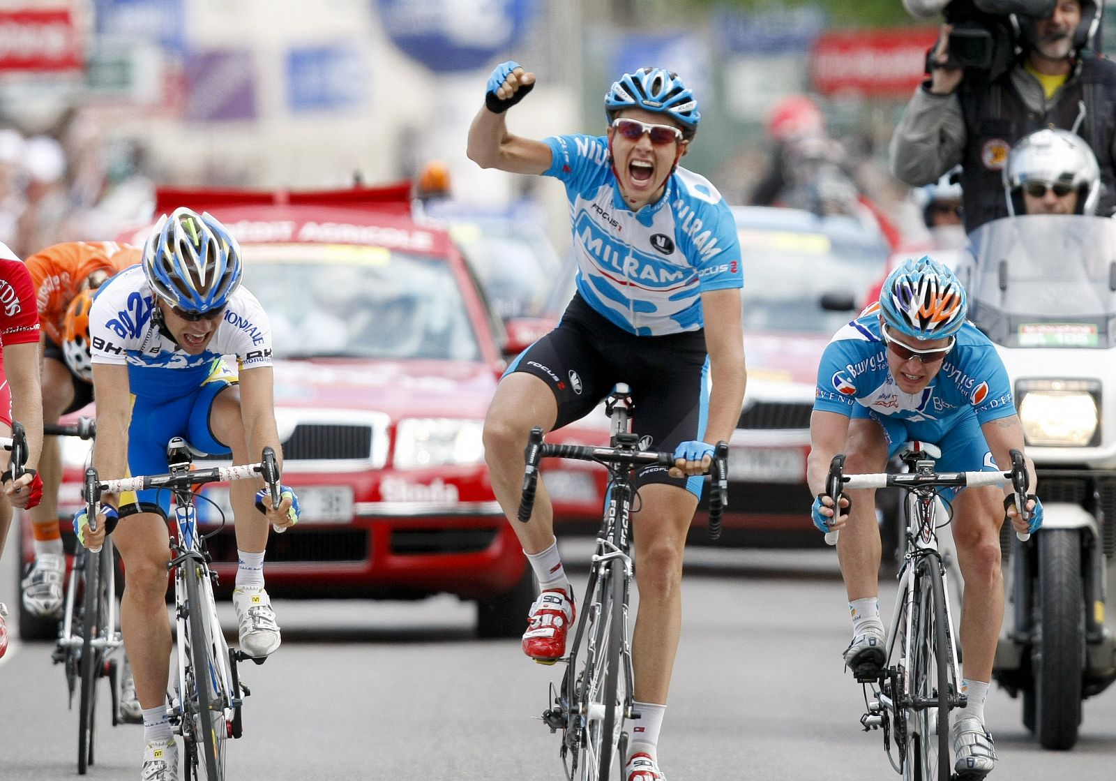 Terpstra celebra su victoria por delante del francés Turpin y del ruso Trofimov.