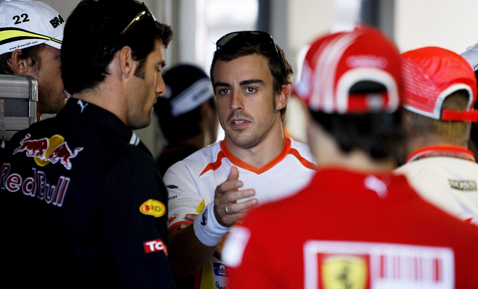 Alonso conversa con Mark Webber en el pasado GP de Turquía.