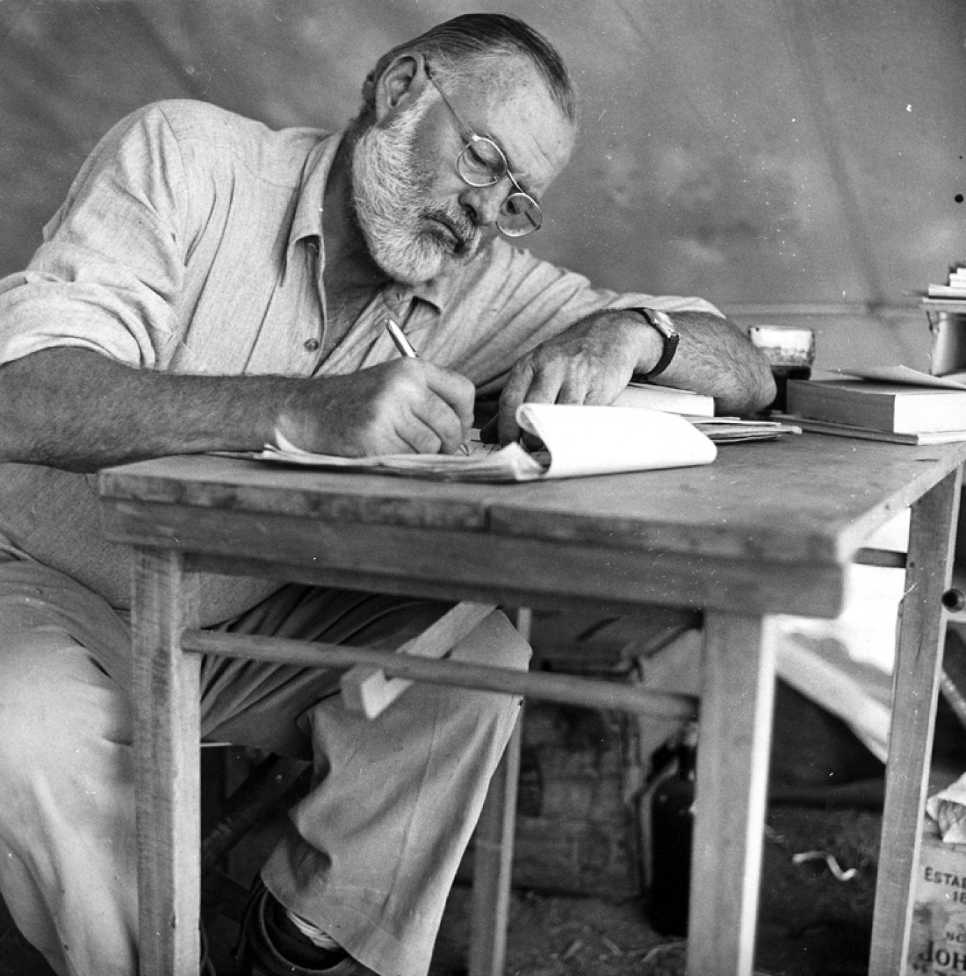 Hemingway ayudó con su libro "The sun also rises" (traducido en español como "Fiesta") a conseguir la fama mundial de los Sanfermines.