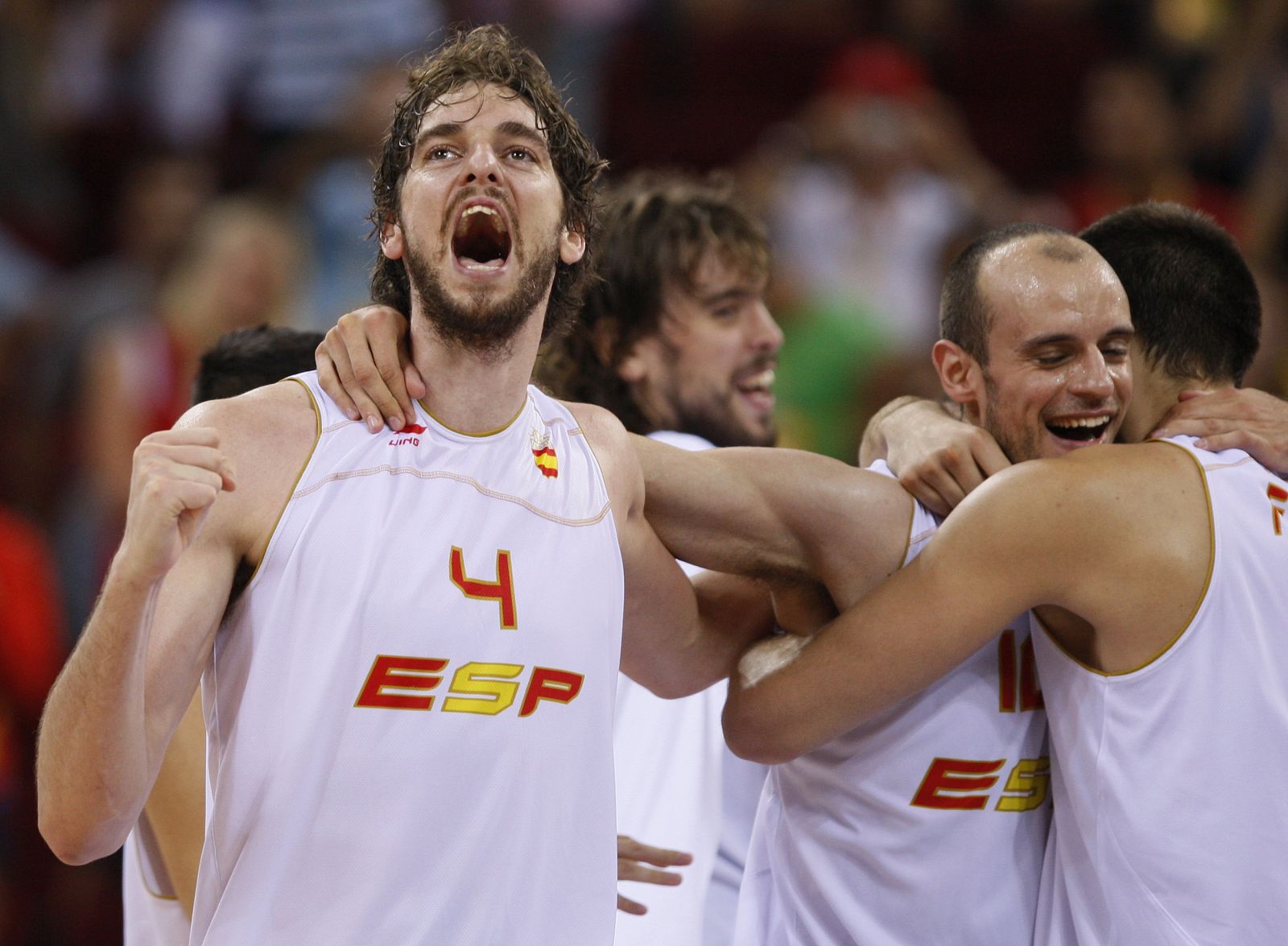 Pau Gasol of Spain (L) and team mates celebrate after defeating Lithuania in their men's semi-final basketball game at the Beijing 2008 Olympic Games