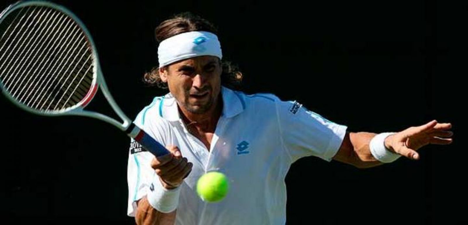 David Ferrer gana y sigue su camino en Londres.