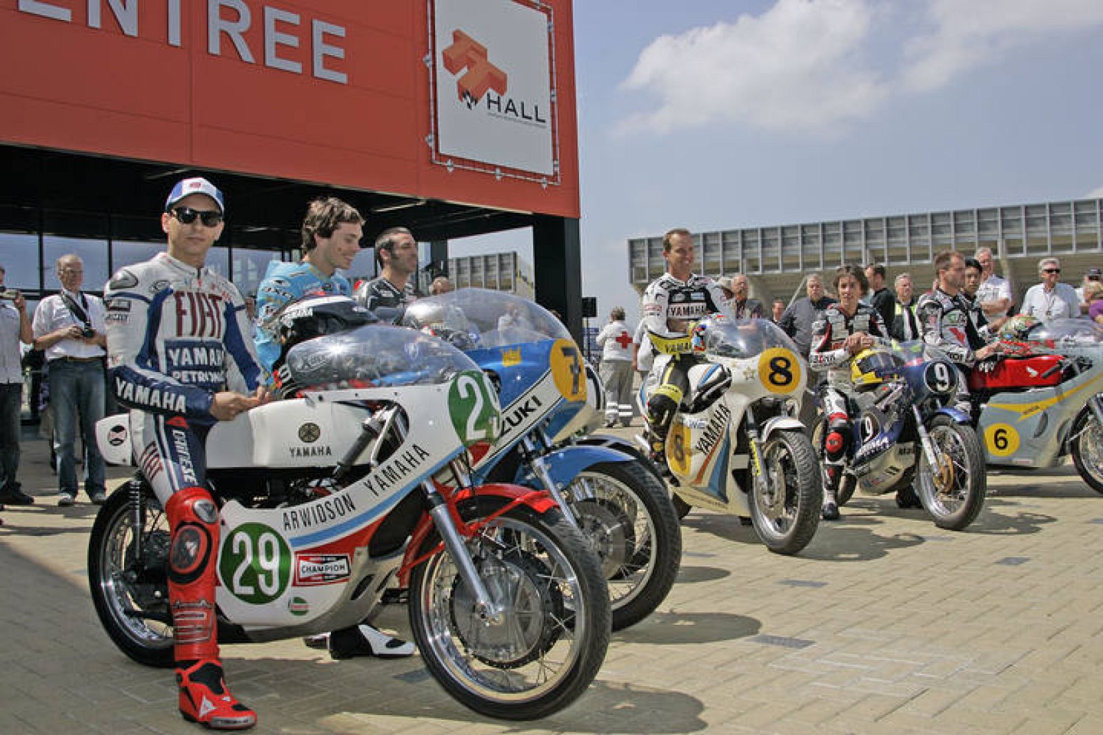  Los pilotos de MotoGP quedaron maravillados con sus monturas.