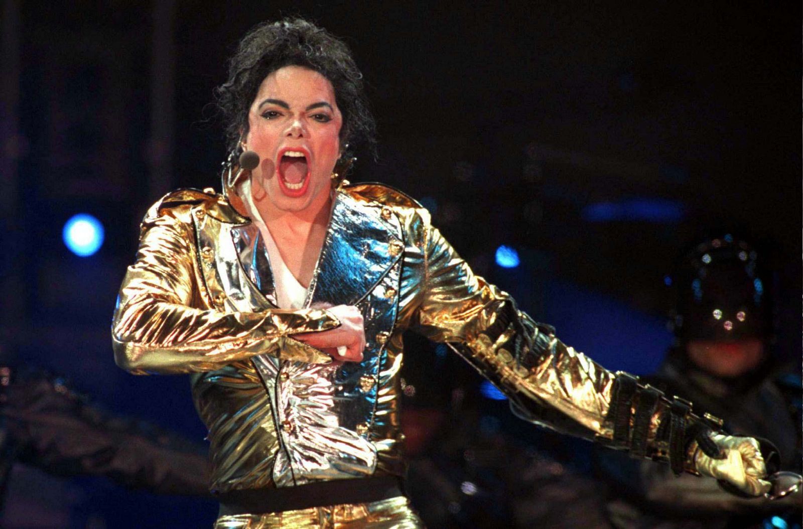 Michael Jackson durante una actuación en el Estadio del Dinamo de Moscú en 1996, en su gira "HIStory World Tour",