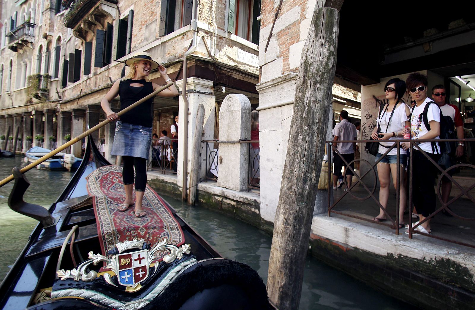 Boscolo es la primera mujer que pasa las pruebas para ser gondolera en Venecia tras 900 años.