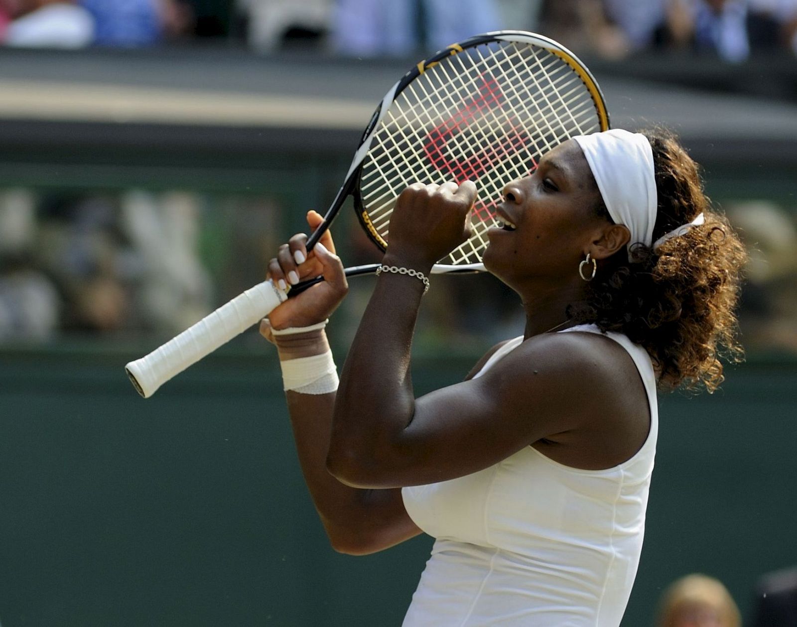 La tenista estadounidense Serena Williams, celebra su victoria.