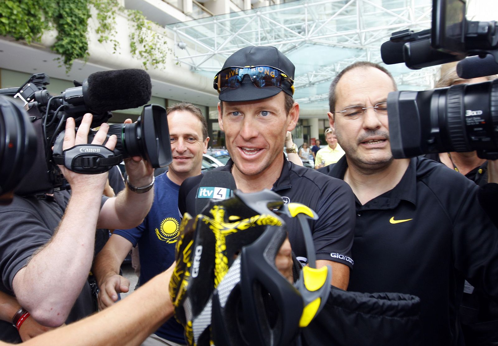 Armstrong está siendo el principal objeto de atención antes del Tour