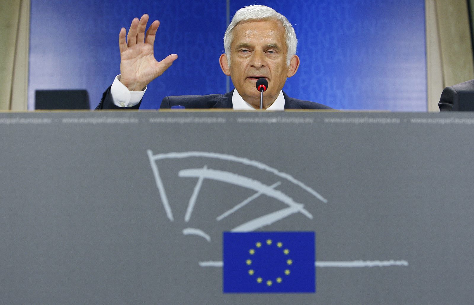 El candidato del PPE a la presidencia del Parlamento Europeo, Jerzy Buzek.