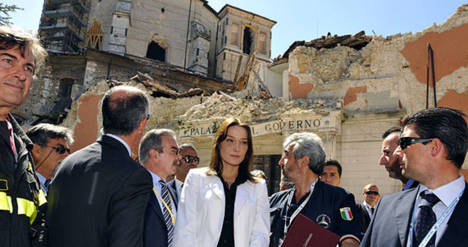  Carla Bruni en L'Aquila