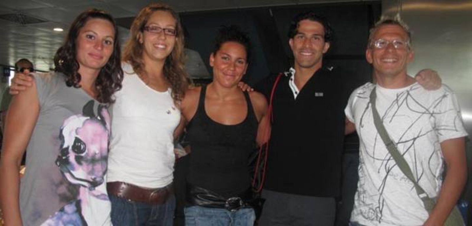 El equipo español de Aguas Abiertas posa al completo antes de partir hacia Roma.