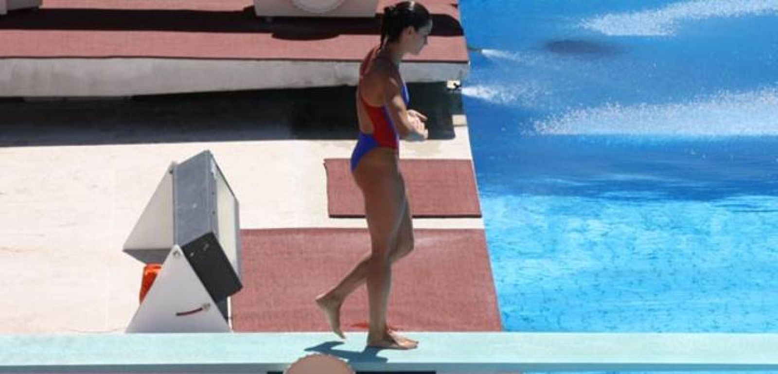 Leyre Eizaguirre a punto de ejecutar un salto. 