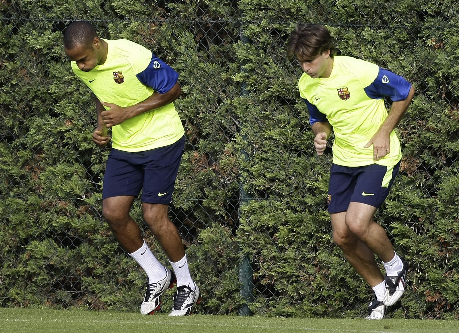 Thierry Henry en una sesión de los entrenamientos que el equipo está realizando en Inglaterra