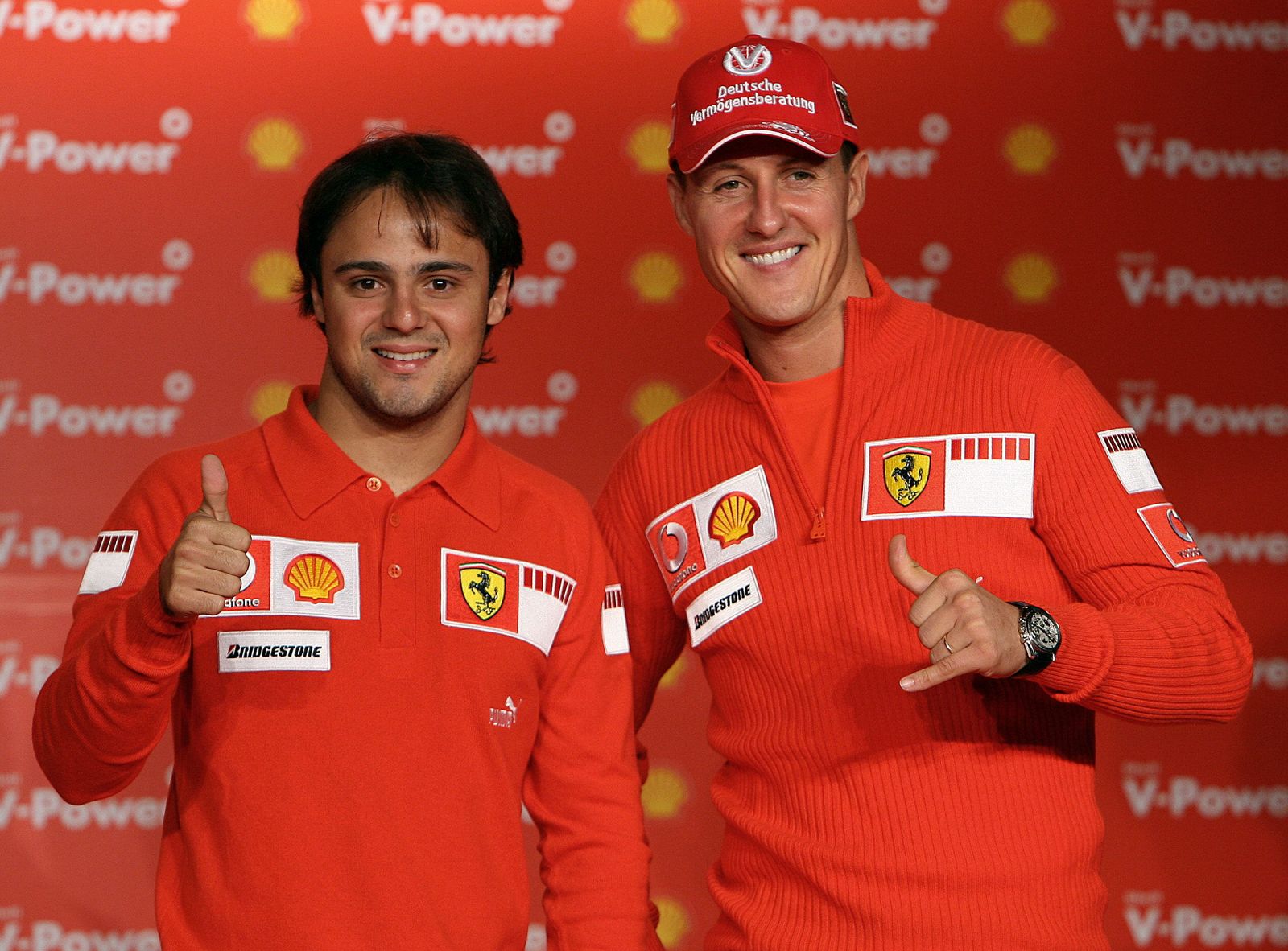 Fotografía de archivo del brasileño Felipe Massa y el alemán Michael Schumacher.