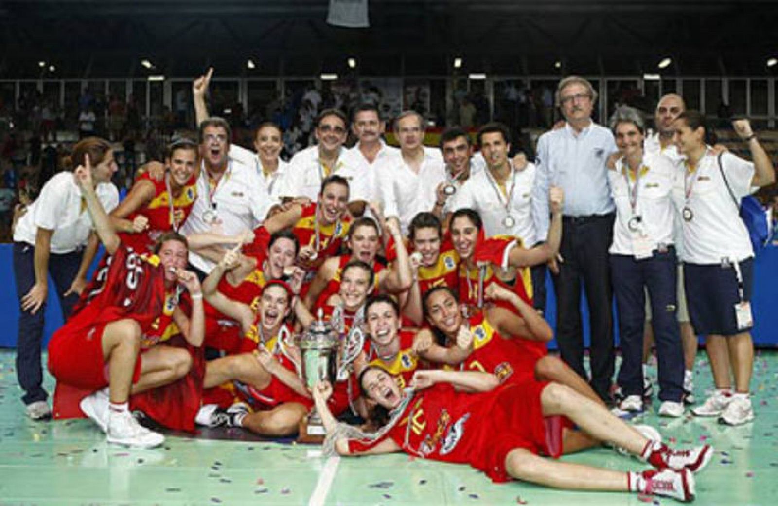 La selección española femenina de baloncesto se proclamó campeona de Europa sub'16, después de derrotar, por 57-53, a Bélgica en la final del campeonato continental de la categoría, disputada en Nápoles.