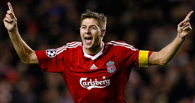 Steven Gerrard es el capitán del conjunto 'red'