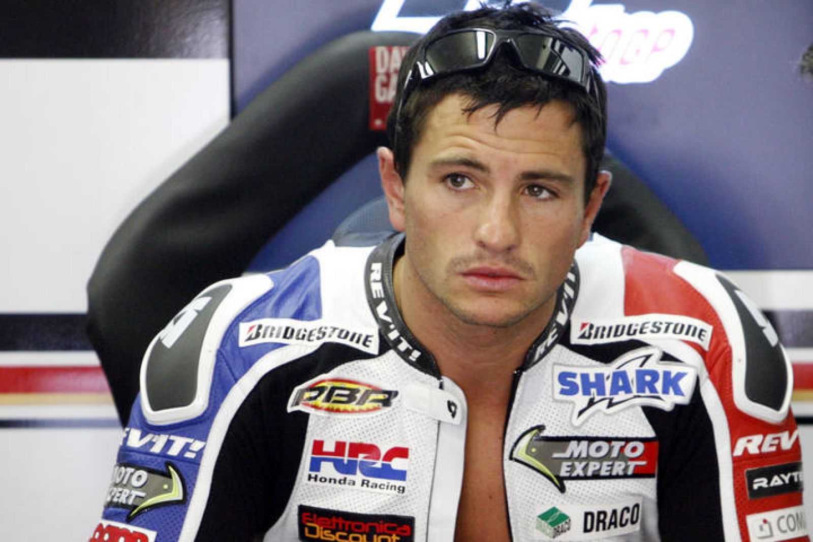 Randy De Puniet se fracturó el tobillo practicando motocross.