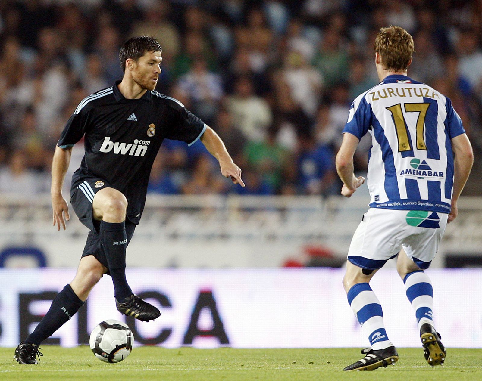 El partido fue especial para Xabi Alonso, ya que se crió en la cantera blanquiazul.