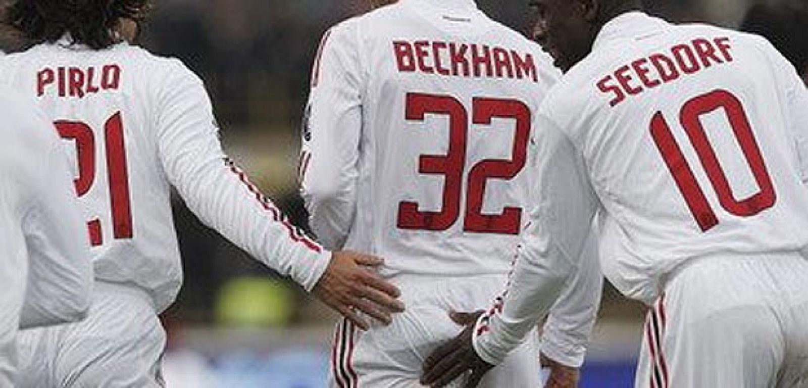 Los jugadores del Milan vieron en el trasero de Beckham a un 'búho de la suerte'