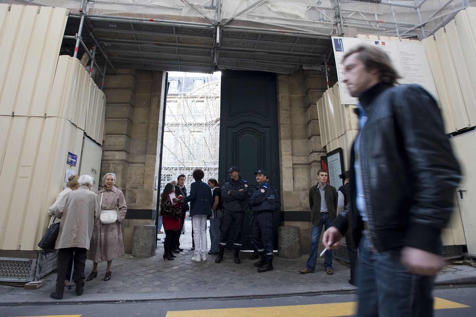 La entrada al Hôtel de Salé, cuya remodelación está a punto de finalizar; a partir de este domingo, las obras se centrarán en el interior del edificio.