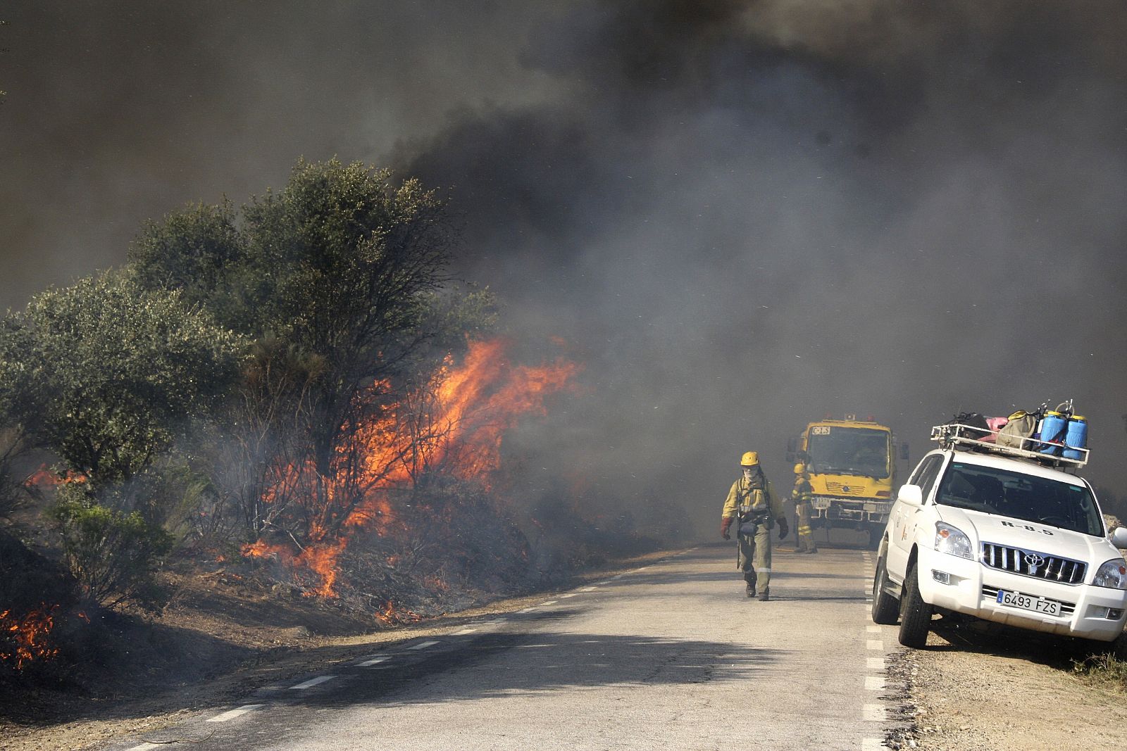 Evacuados los habitantes del municipio salmantino de La Bouza por un incendio originado en Portugal