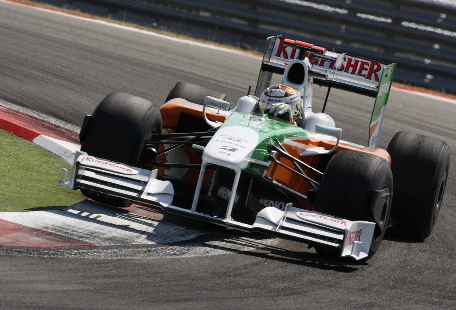 El piloto alemán de Force India, Adrian Sutil, ha terminado primero en la última sesión de entrenamientos libres.